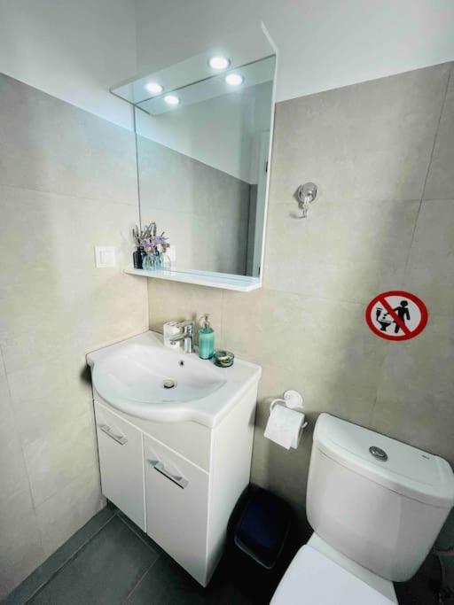 Cozy, Newly Renovated Apartment In Gavrio. מראה חיצוני תמונה